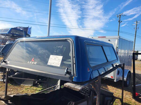 USED TRADE IN LEER 100R TRUCK CAP 2014 CHEVROLET 1500 SILVERADO EXTENDED CAB SHORT BED BLUE - 11217002